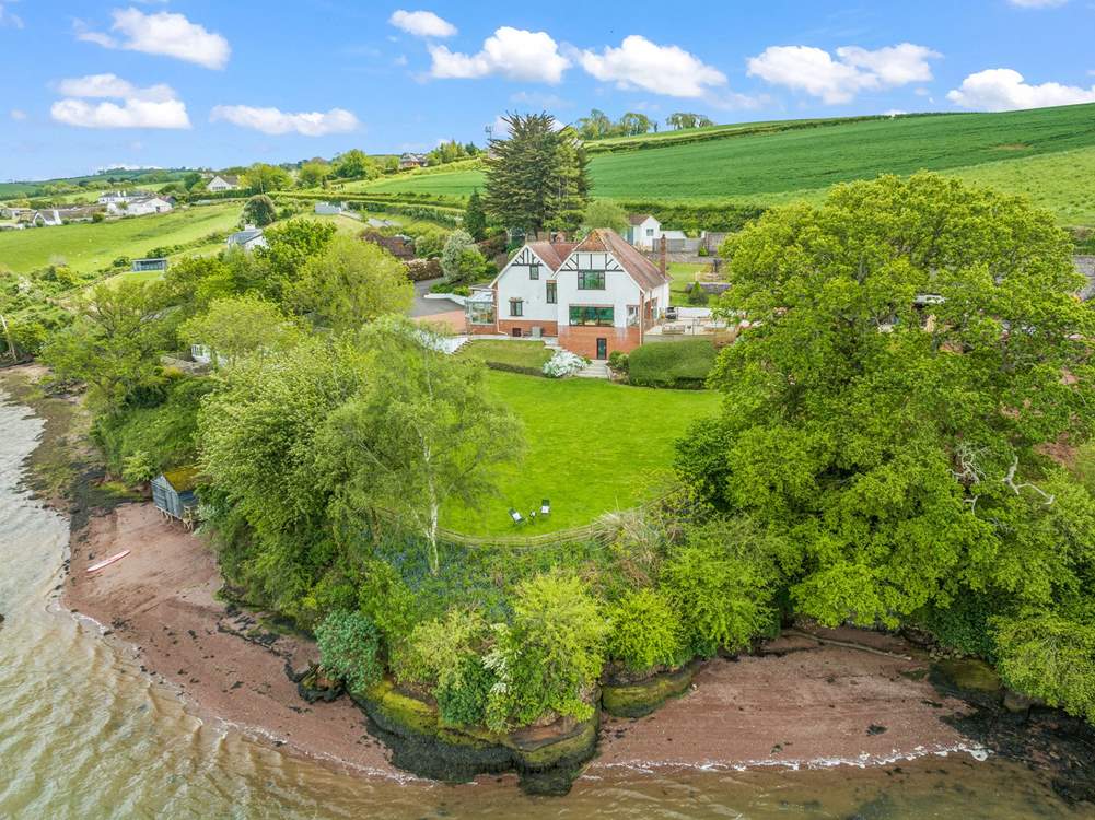 The estate has direct access to an estuary beach at low tide, and with direct step access it is a perfect place to launch your boat or paddleboard.