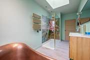 For those who prefer a shower, this one is perfect.