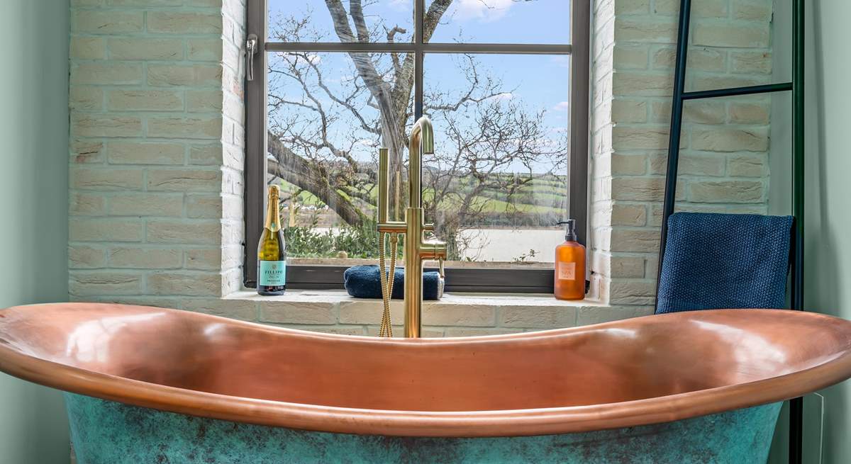 Now this is what I call a bath tub with a view! This is the luxurious bathroom in Meadowcliff Cottage.