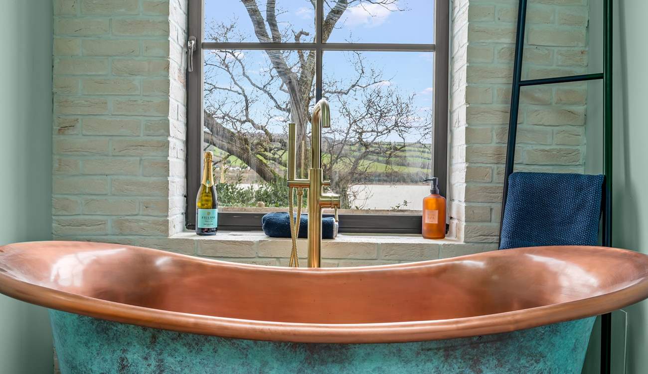 Now this is what I call a bath tub with a view! This is the luxurious bathroom in Meadowcliff Cottage.