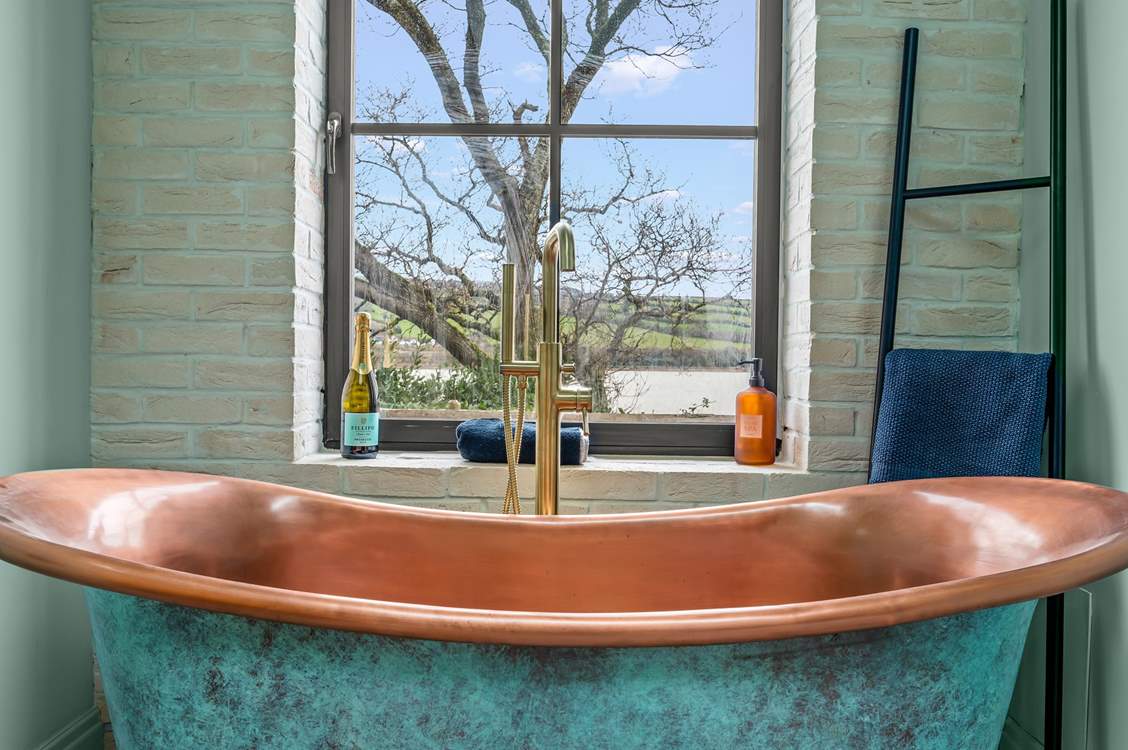 Now this is what I call a bath tub with a view! This is the luxurious bathroom in Meadowcliff Cottage.