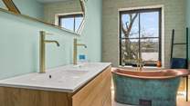 No expense has been spared when it comes to the final finish of this fabulous bathroom.