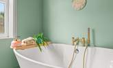 Relax in this fabulous tub. - Thumbnail Image