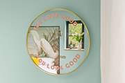 Even the mirror has a inspirational touch.