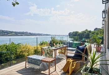 Step out onto the fabulous decked area and enjoy al fresco dining with magnificent views as your backdrop. 