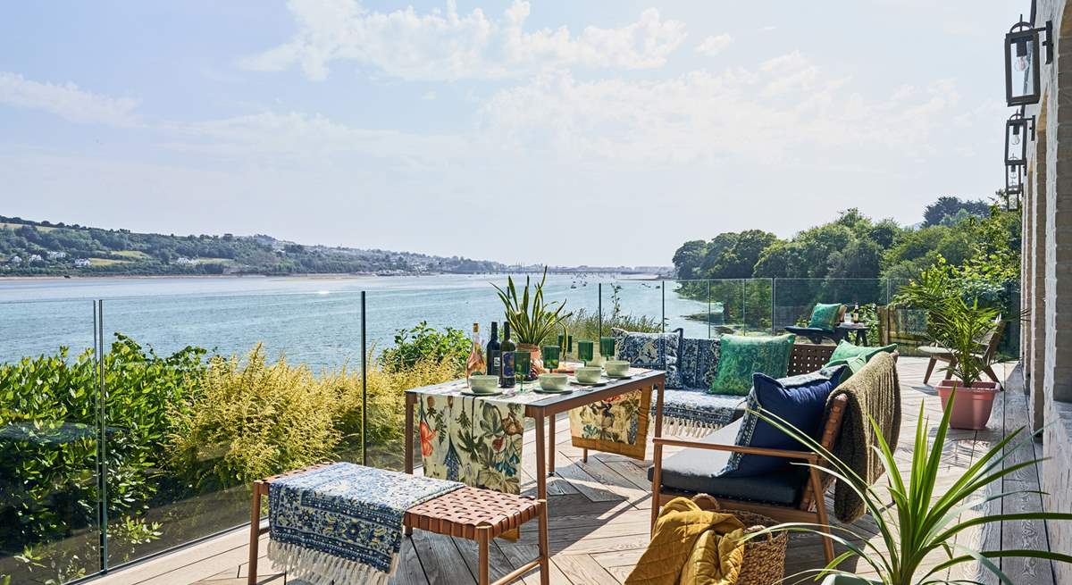 Step out onto the fabulous decked area and enjoy al fresco dining with magnificent views as your backdrop. 