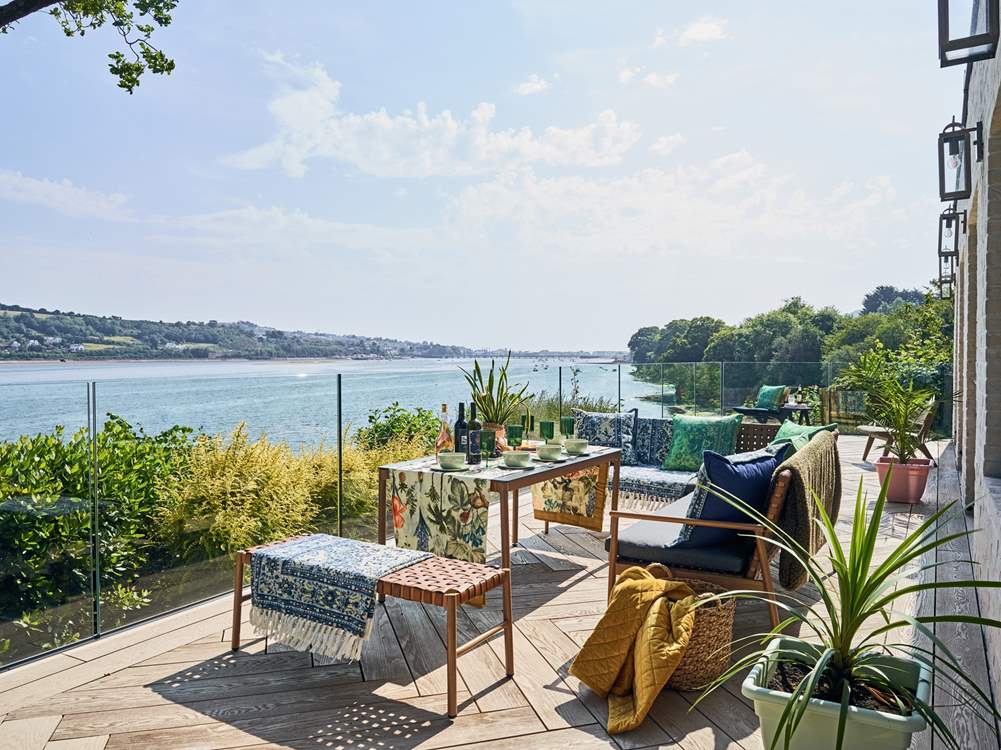 Step out onto the fabulous decked area and enjoy al fresco dining with magnificent views as your backdrop.