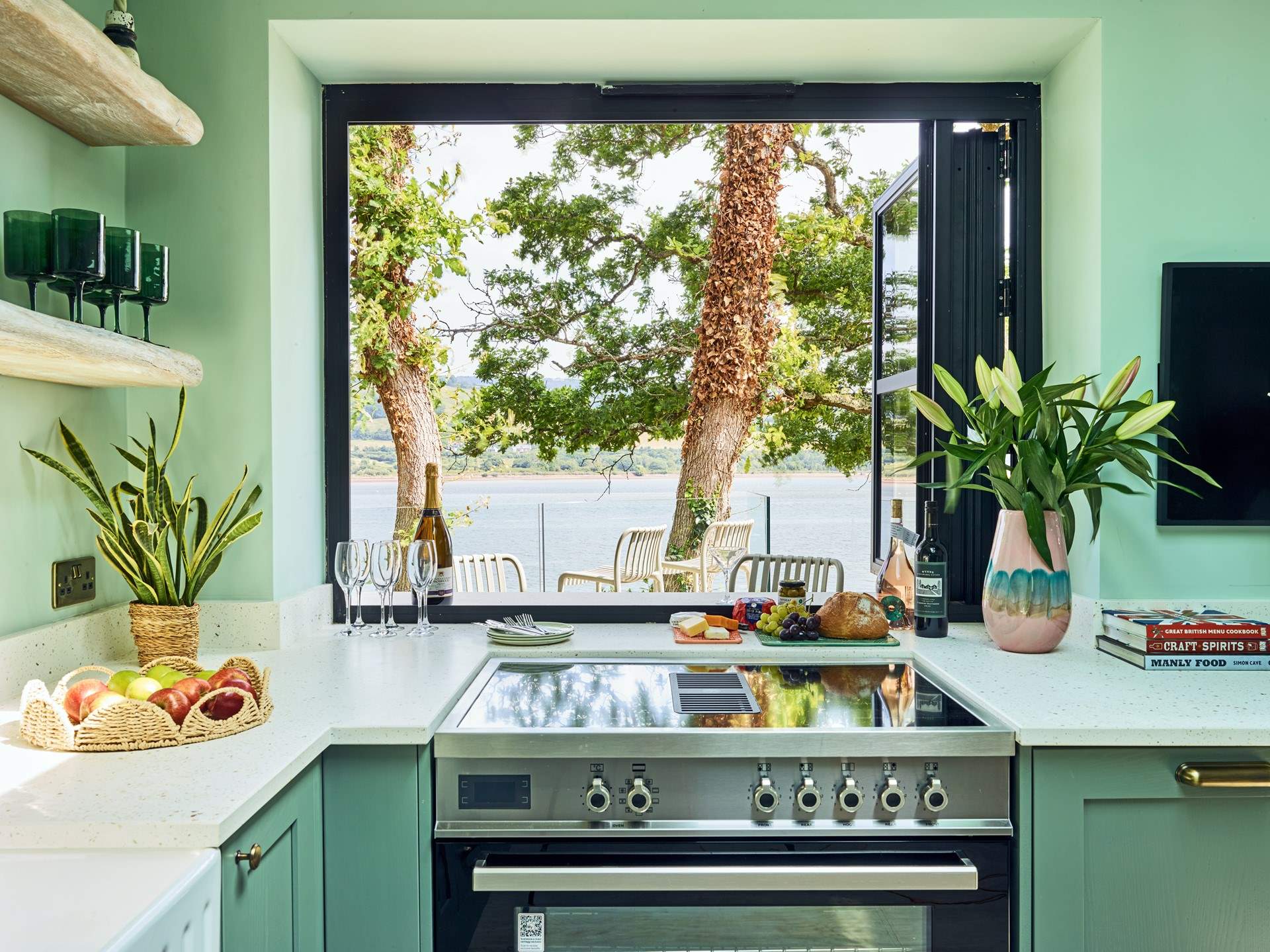 Cooking will never be a chore with that view!