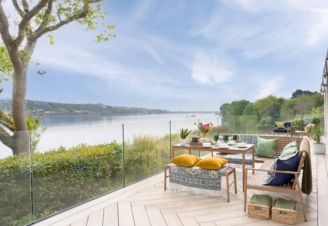 Step out onto the fabulous decked area and enjoy al fresco dining with magnificent views as your backdrop. 