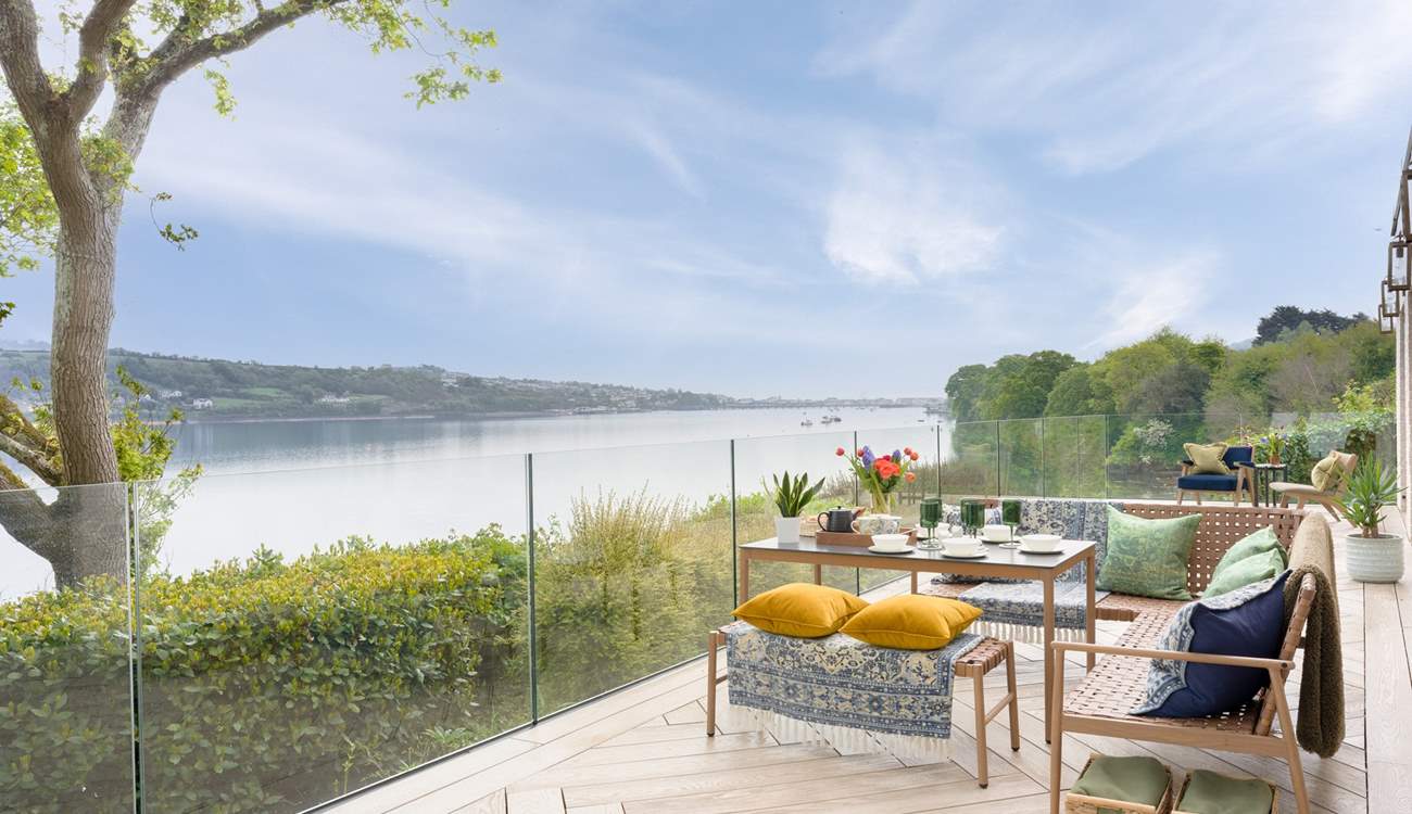 Step out onto the fabulous decked area and enjoy al fresco dining with magnificent views as your backdrop. 