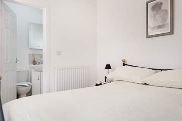 The bedroom has an en suite shower-room.