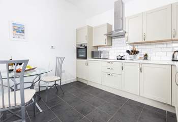 Enjoy long meals unwinding together. 