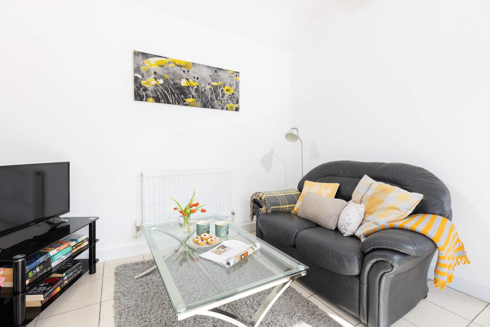 Snuggle up under the cosy blankets. 