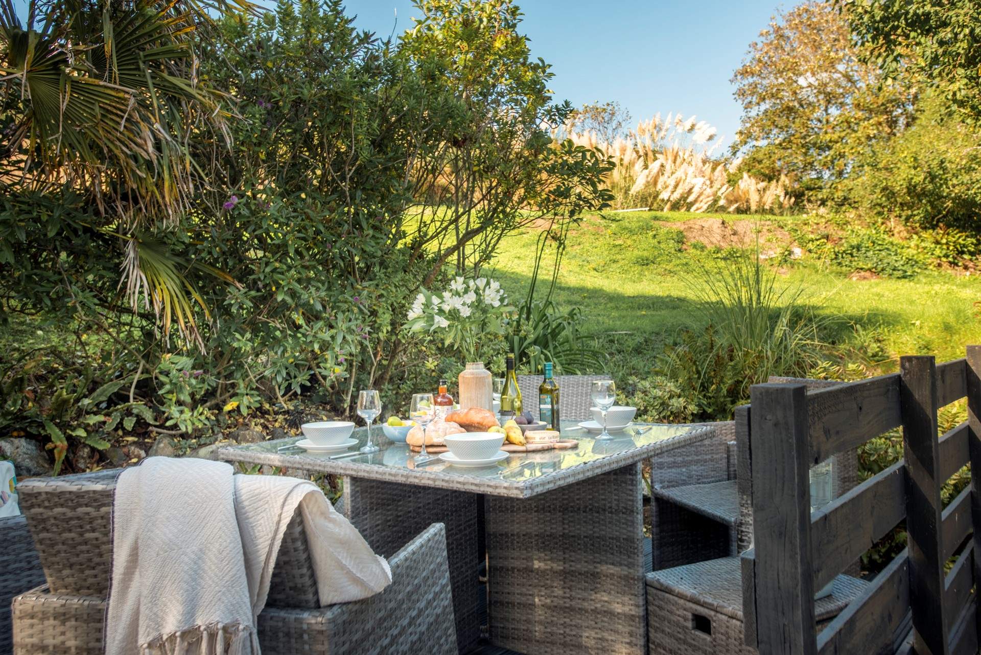 Dine in style al fresco.