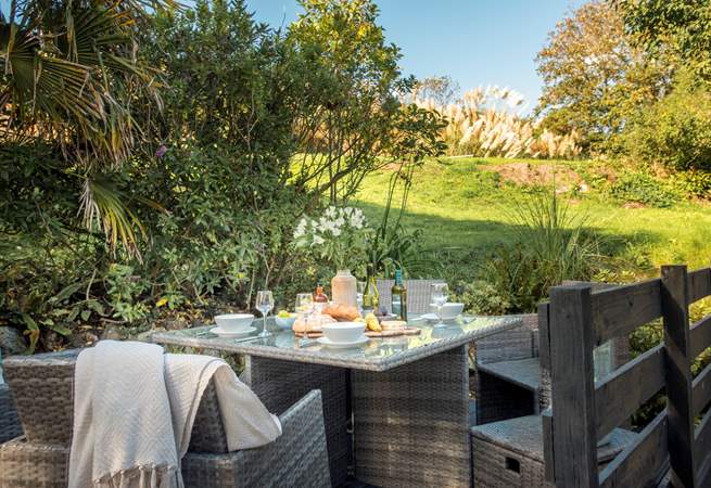 Dine in style al fresco.