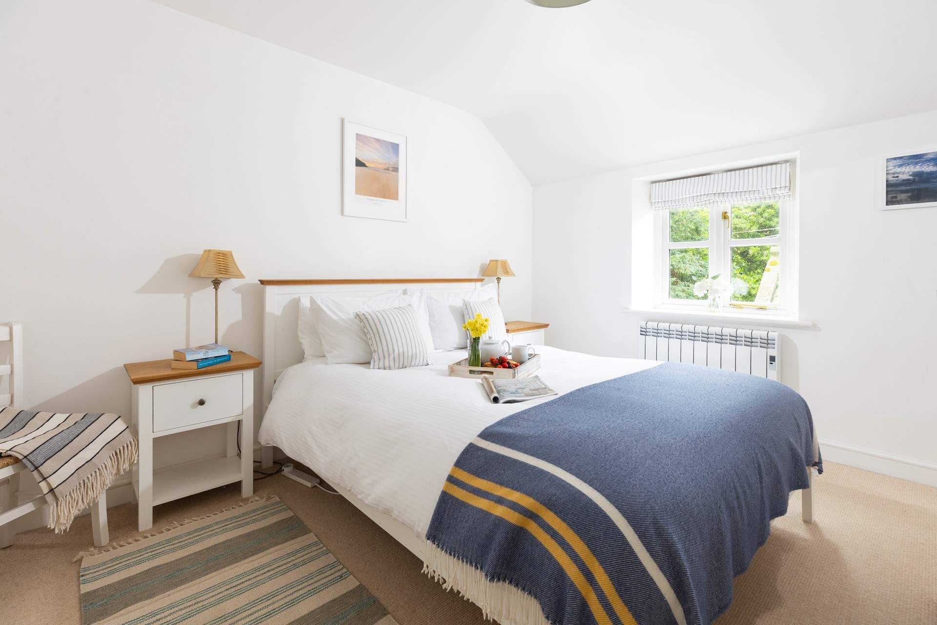 The principle bedroom has a large king size bed. 