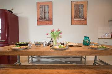 The dining furniture has been shipped in from Indonesia and is the focal point of the kitchen-area.