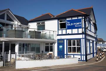 Local pub, The Old Fort situated on the Esplanade offers great food and spectacular views out to sea.