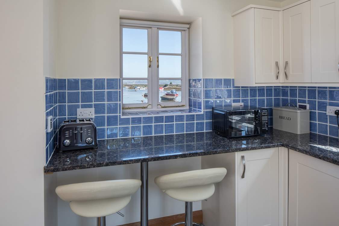 A carefully placed breakfast-bar enables you to enjoy the views from the comfort of your kitchen. What a view for your breakfast!