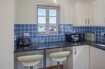 A carefully placed breakfast-bar enables you to enjoy the views from the comfort of your kitchen. What a view for your breakfast!