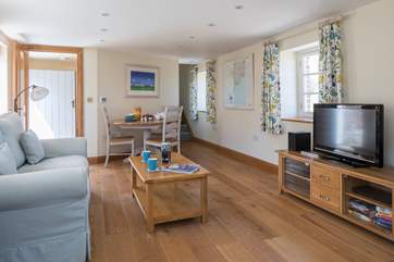 The spacious yet super comfy living-area.