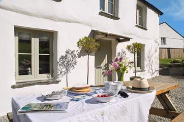 Make the most of the Cornish sunshine and enjoy mealtimes outside.
