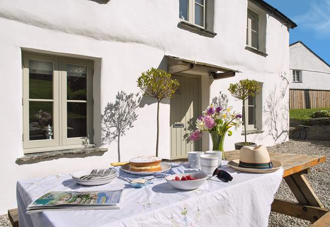 Make the most of the Cornish sunshine and enjoy mealtimes outside.