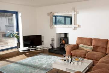 Comfort and style in this recently renovated, detached clifftop house.