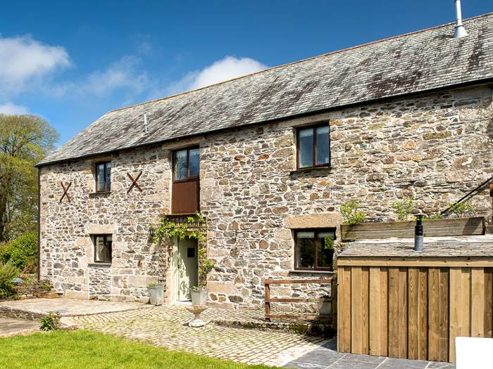 Manor Barn, Sleeps 8 in Port Isaac