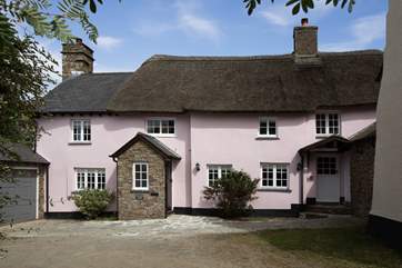 Plovers Barron is a spacious listed 17th Century village cottage with plenty of character alongside an excellent contemporary make-over, and a large enclosed garden.