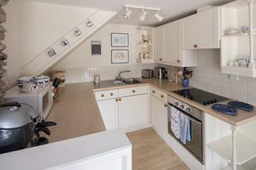 Compact and well-equipped kitchen.