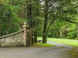 The entrance to the Colmer Estate is very inviting, giving you a great taste for what lies within the grounds.