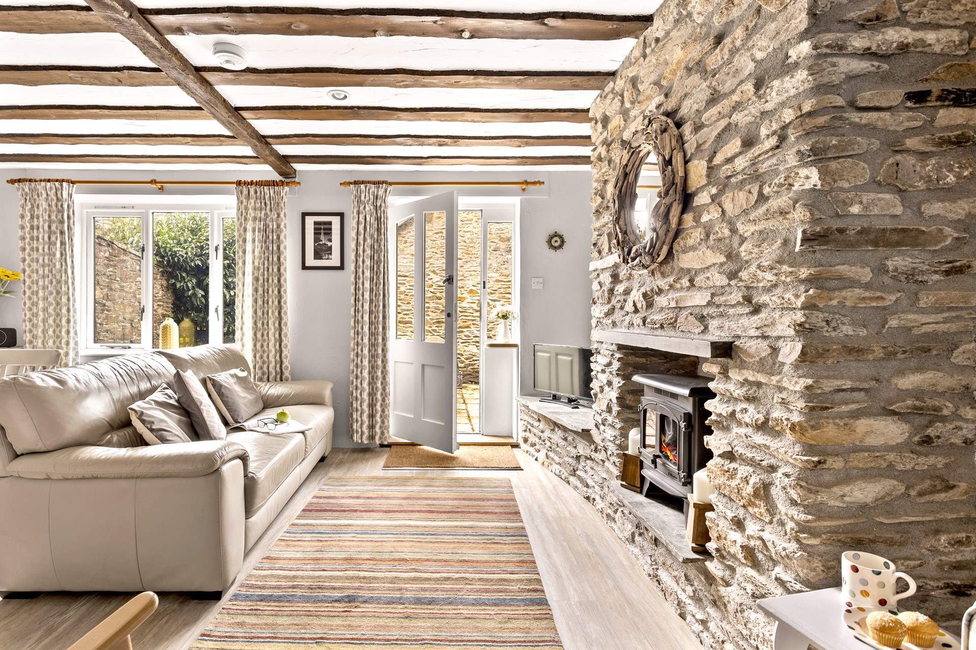 it's oh so pretty at Jays Cottage. 