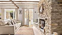 it's oh so pretty at Jays Cottage. 