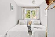 The twin room.