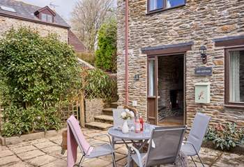 The gorgeous courtyard garden also has a raised courtyard area. 