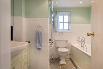 The family bathoom on the ground floor.