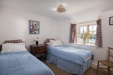 The twin bedroom with 2'6'' beds (Bedroom 3).
