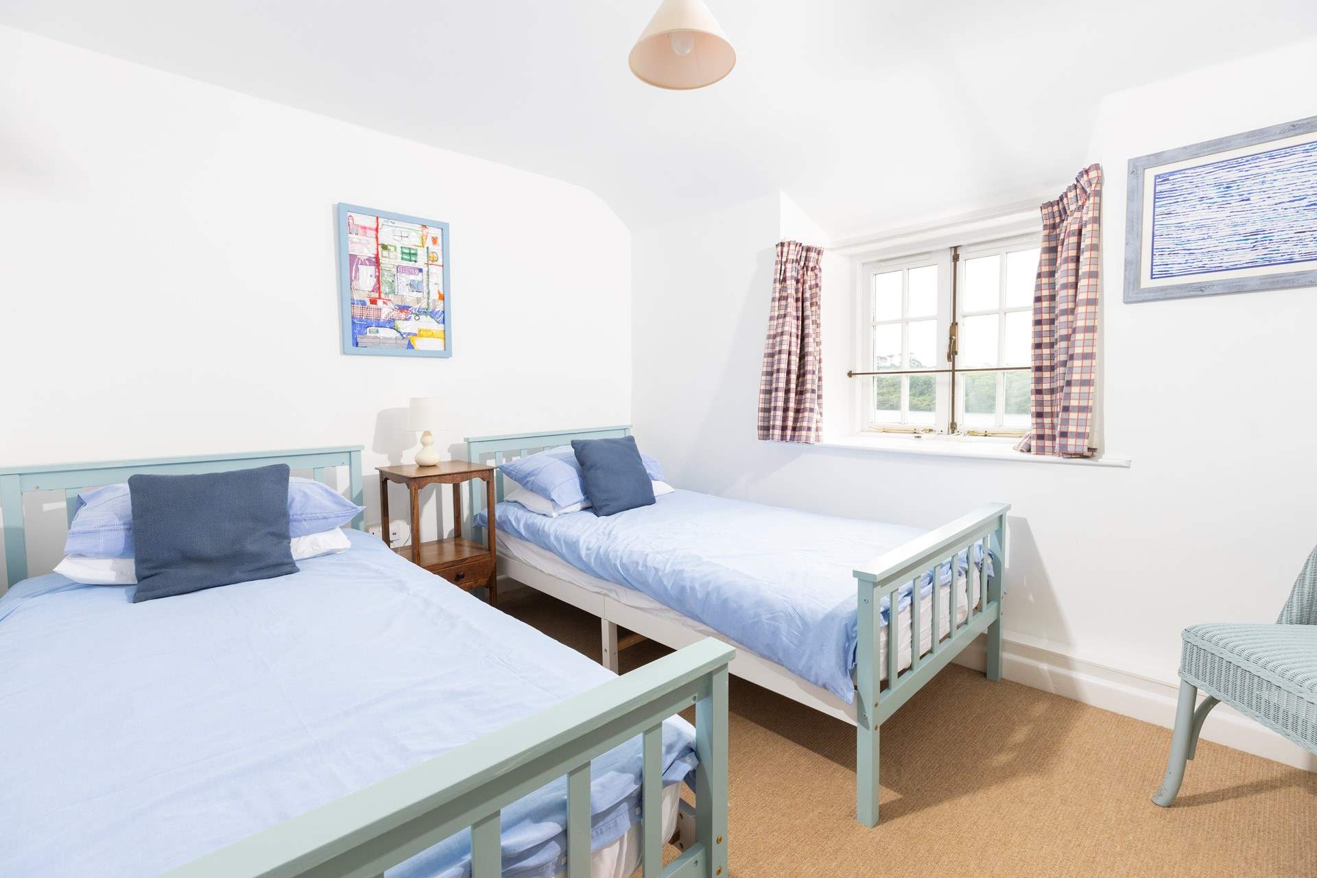 The sweet twin bedroom. 