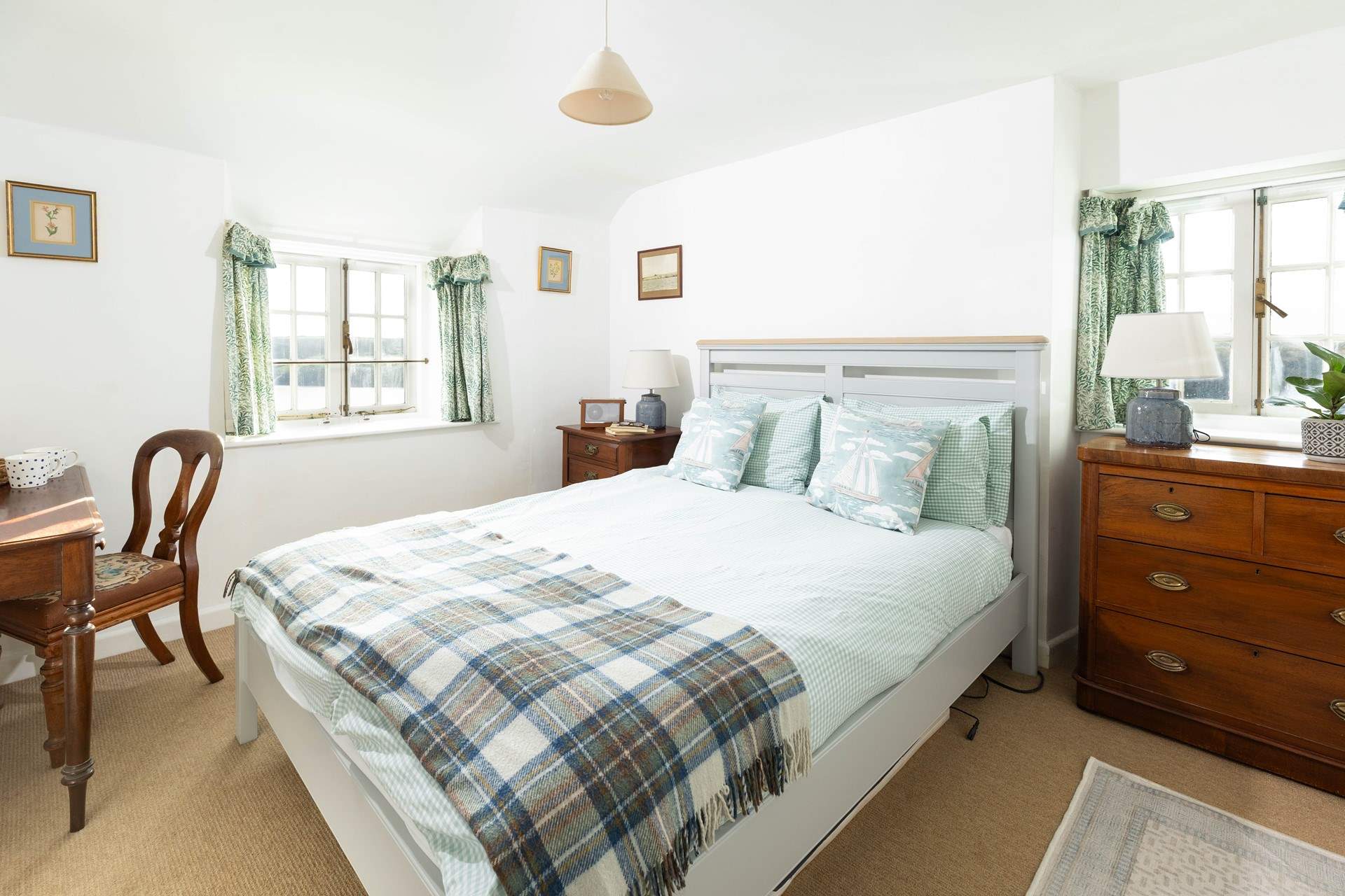 The bedroom at the far end of the landing also has a comfy king size bed. 
