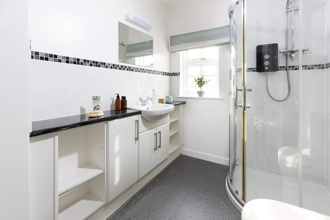 The main bedroom has an en-suite shower room.