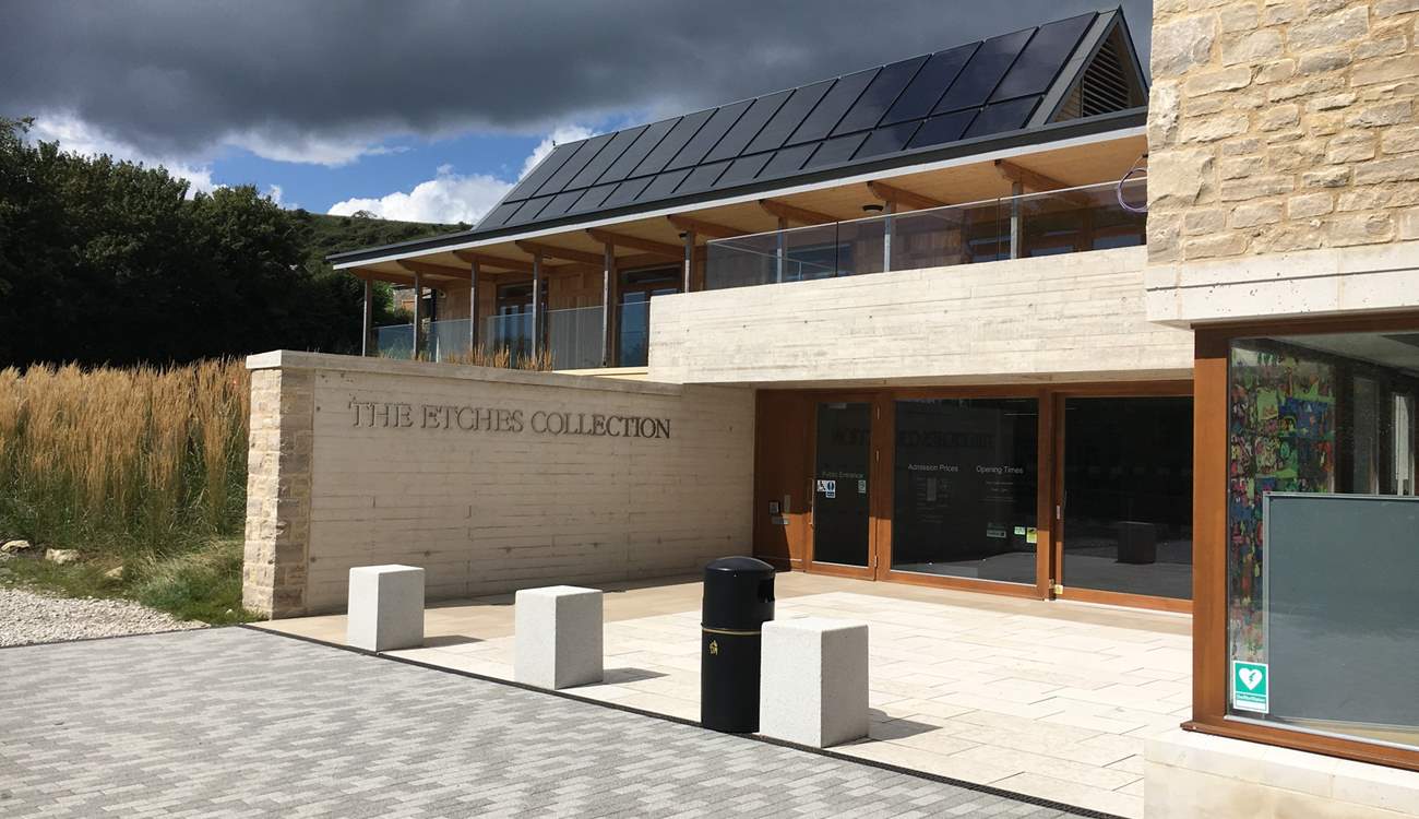 The Etches Collection at Kimmeridge is an impressive collection of fossils uncovered at the beach there over the last 35 years by local enthusiast Steve Etches.