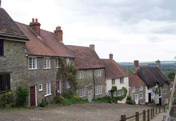 Gold Hill at Shaftesbury is a hilltop market town on the Dorset border dating back to Saxon times.