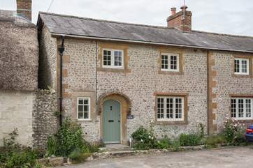 Ivy Cottage is just delightful, situated in the village of Cattistock, with fabulous walks from the door in this Area of Outstanding Natural Beauty.