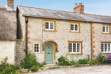 Ivy Cottage is just delightful, situated in the village of Cattistock, with fabulous walks from the door in this Area of Outstanding Natural Beauty.