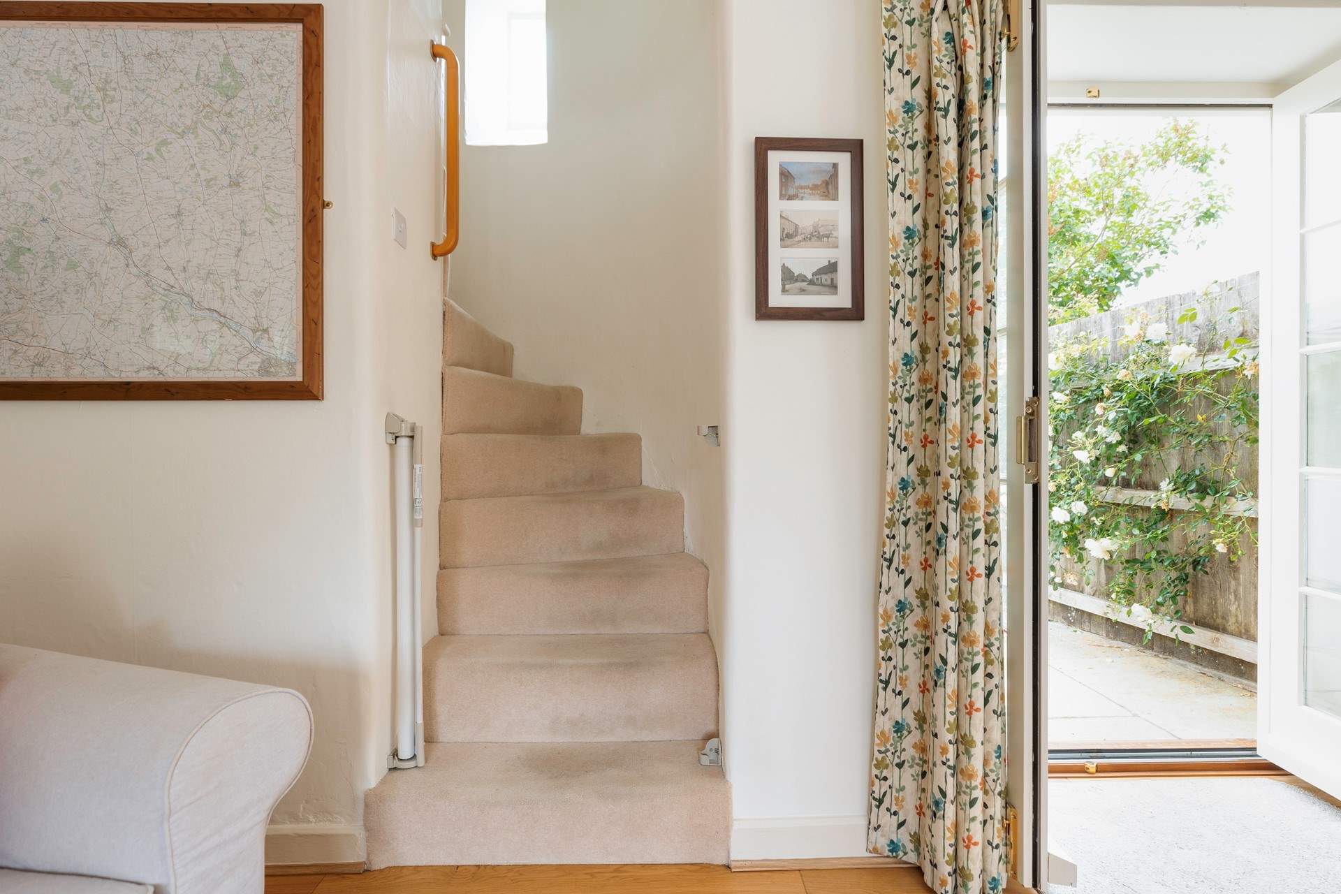 Do note the turning feature of the stairs and wall handle for assistance