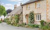 Ivy Cottage is just delightful, situated in the village of Cattistock, with fabulous walks from the door. Parking is outside in the village square. - Thumbnail Image
