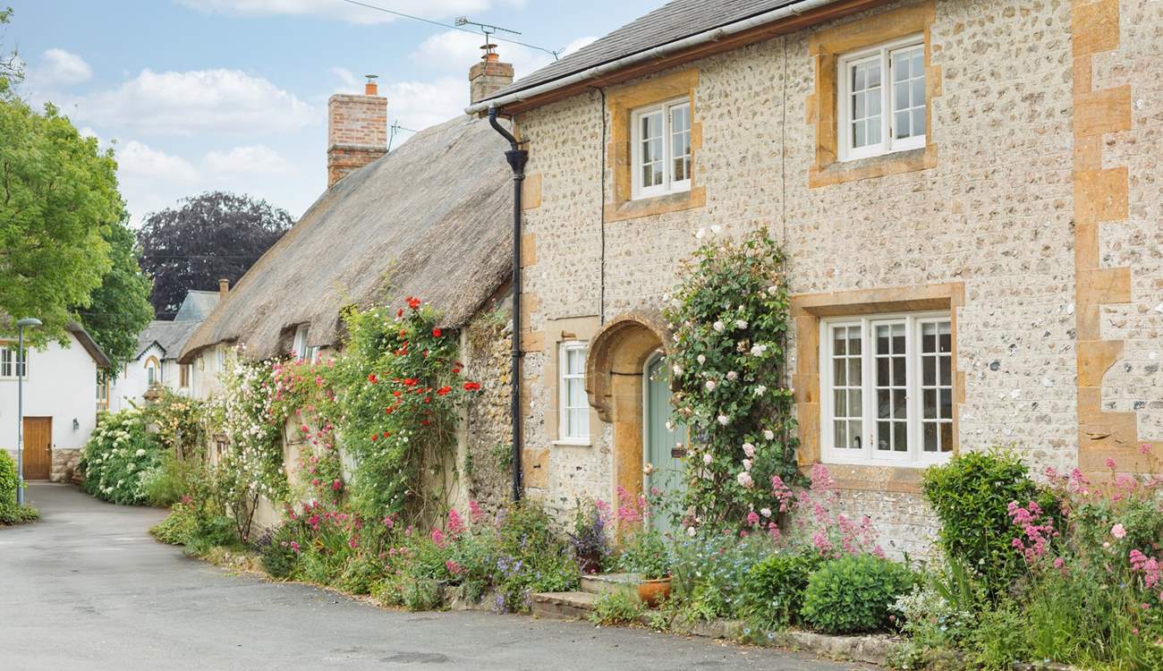 Ivy Cottage is just delightful, situated in the village of Cattistock, with fabulous walks from the door. Parking is outside in the village square.