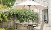 Delightful al-fresco dining space - Thumbnail Image