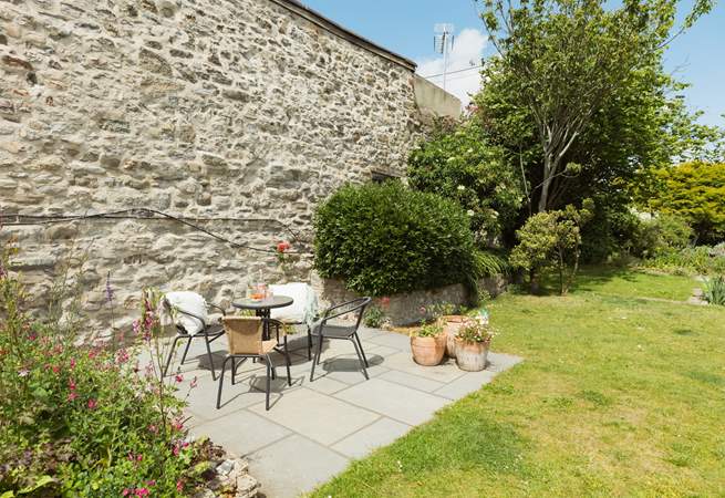 Throughout the garden are gorgeous little nooks to while away the hours...